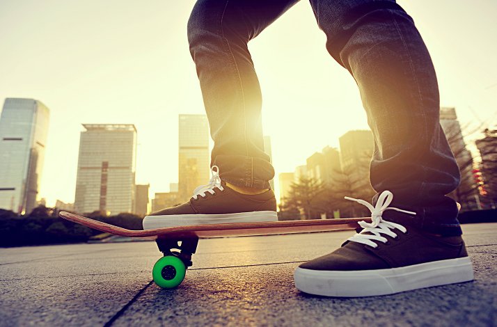 2023 Summer New Design Blue Men Skateboard Shoes Cartoon Men Skater Shoes  Comfortable Breathable Mans Sneakers